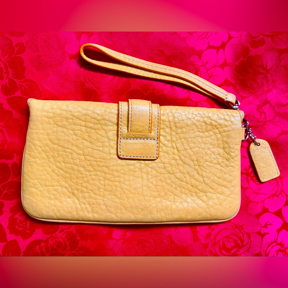 Vintage Y2K Coach Yellow Pebbled Leather Flap Buckle Wallet/Wristlet - Picture 3 of 6